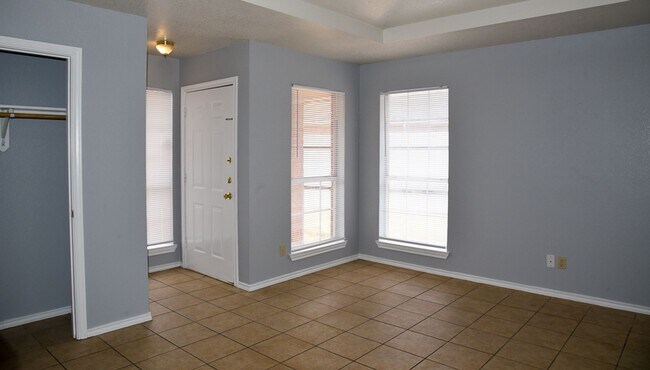 Foto del edificio - 602 Crestridge Ct