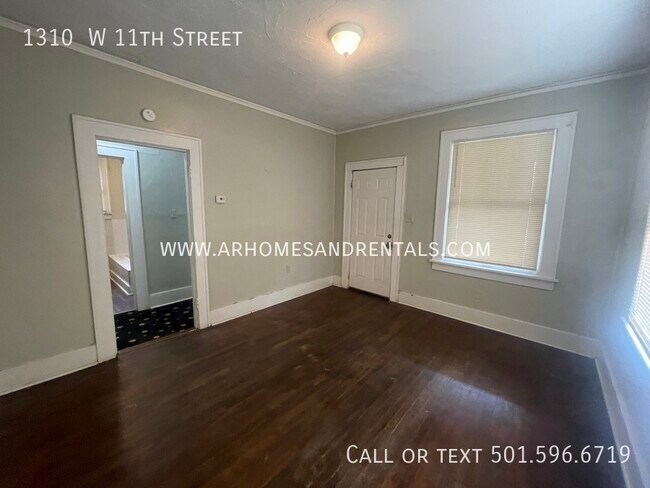 Building Photo - 1310  W 11th Street | $695 | 2 beds, 1 ful...