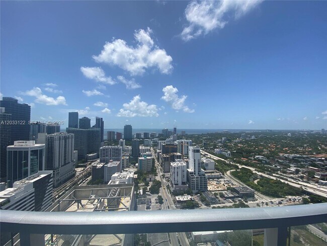 Foto del edificio - 185 SW 7th St