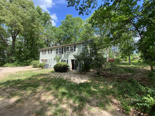 Foto del edificio - 219 Bells Hill Rd