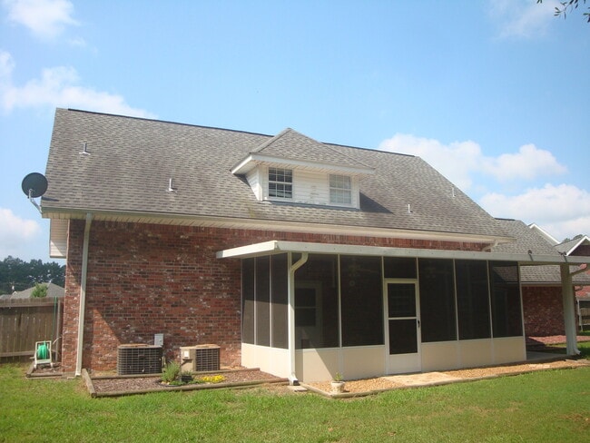Building Photo - 170 Zoe Dr