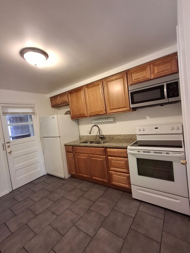 Building Photo - 2127 S 15th Ave