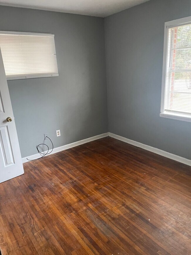 Foto del edificio - Bright 3BR SFR w/ 2 car garage + Eat in Kitchen + Large Patio in Memphis