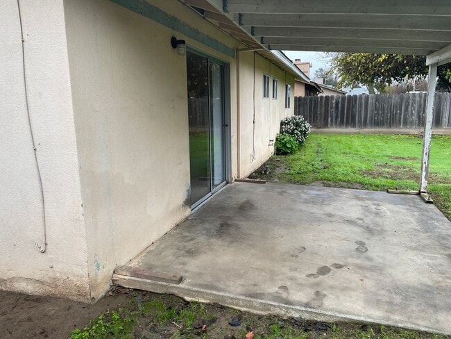 Building Photo - 1333 Woodside Dr