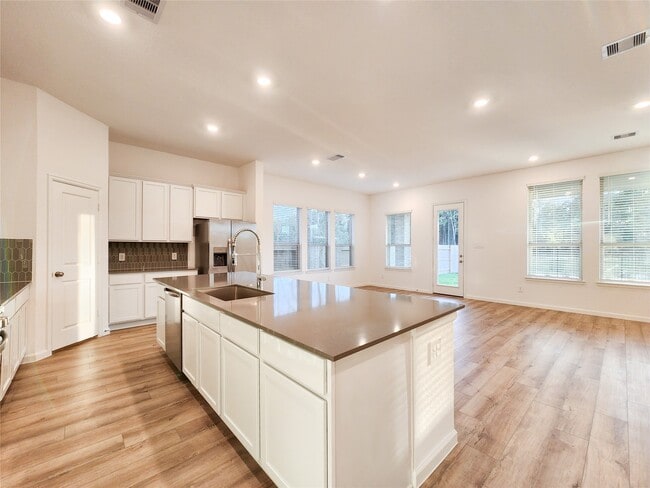 Foto del edificio - 15552 Leopard Lily Ln