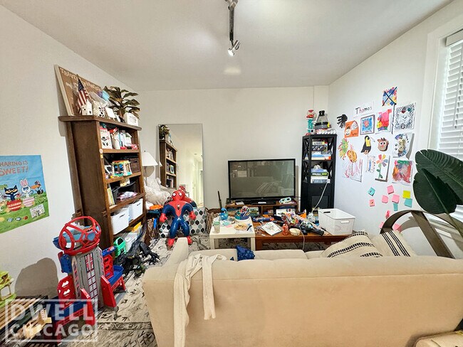 Foto del edificio - 541 W Belmont Ave