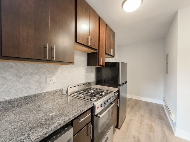 Building Photo - 459 W Belden Ave
