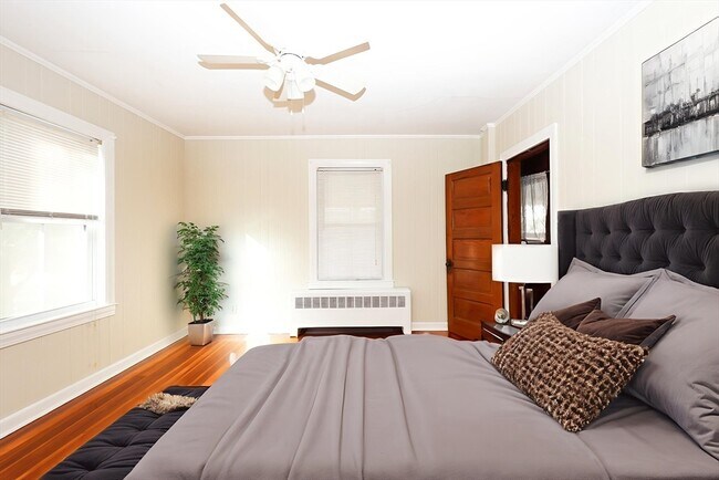 Foto del edificio - 354 Pond St