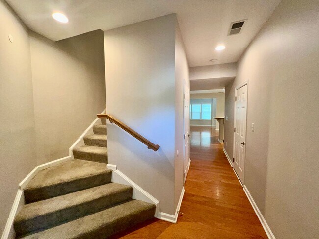 Building Photo - 217 Alexia Ln