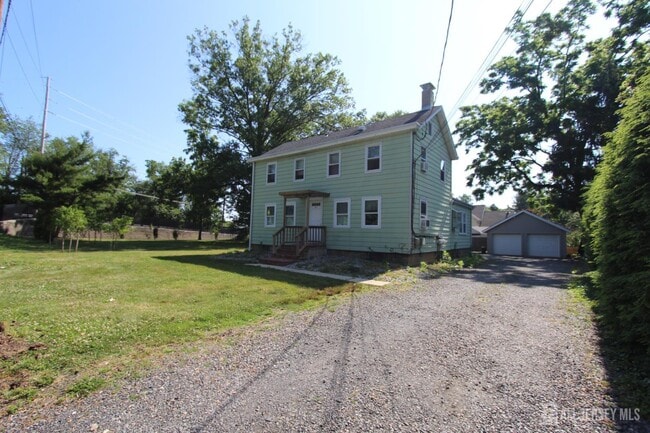 Building Photo - 2 Maple Ave