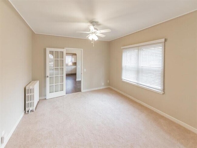 Building Photo - 734 Summit Ave