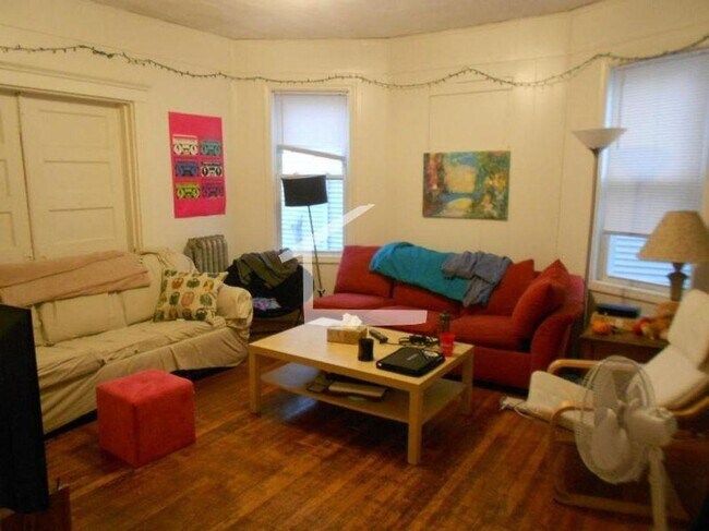 Building Photo - Allston 3bed / 1bath available September 2026 $3750