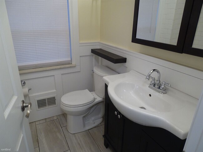 Foto del edificio - 2 br, 1.5 bath Townhome - 1112 W Maumee St