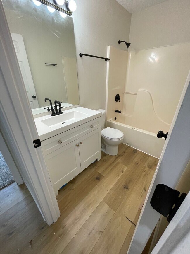 Foto del edificio - 1904-1906 Arlene Dr.