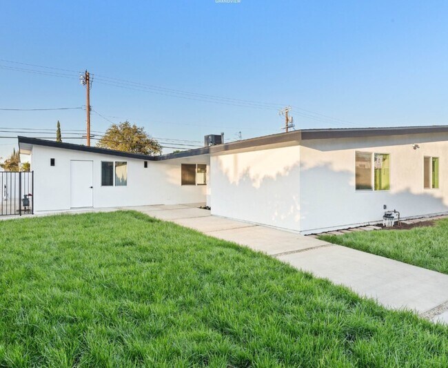 Foto del edificio - 17801 Saticoy St