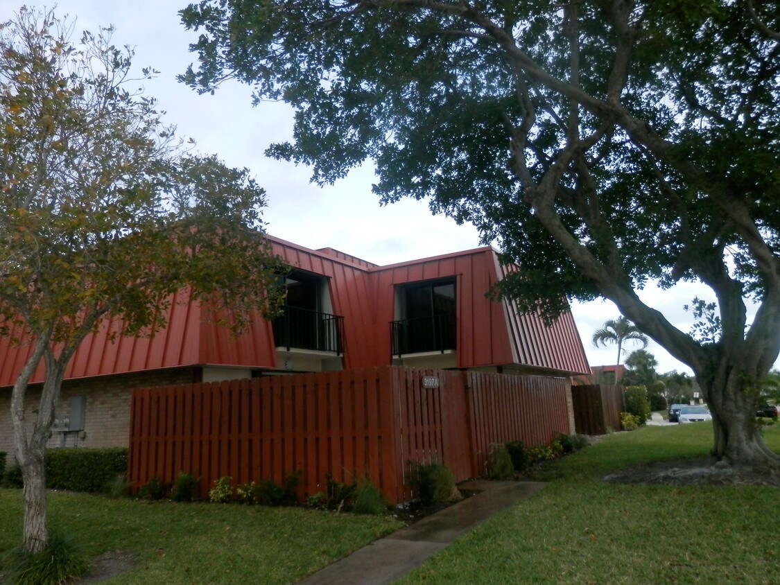 Primary Photo - 3197 Meridian Way N