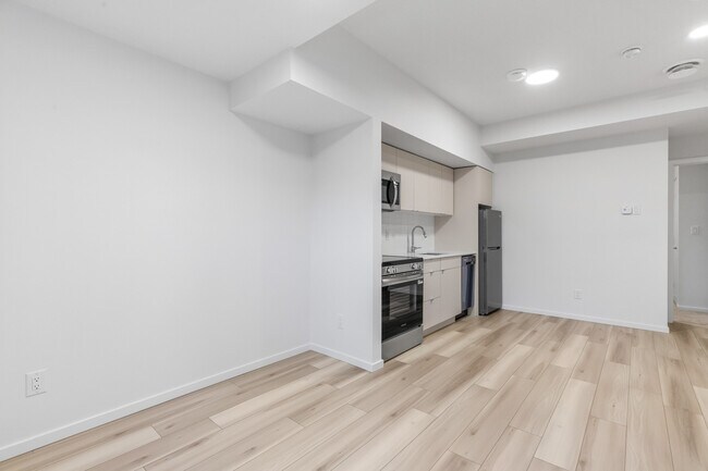 Photo du bâtiment - 11440-11487 87 St NW