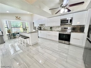 Building Photo - 2499 River Reach Dr