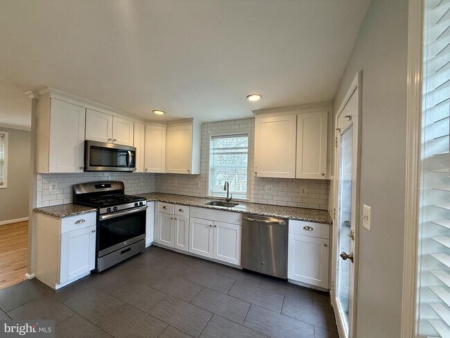 Foto del edificio - 1627 Quarter Ave