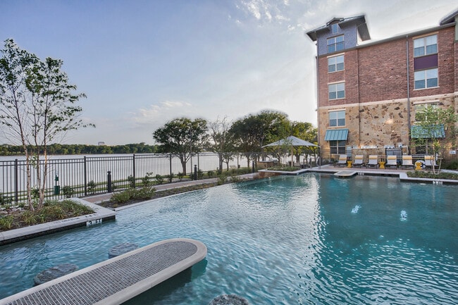 Building Photo - Lakeside Lofts