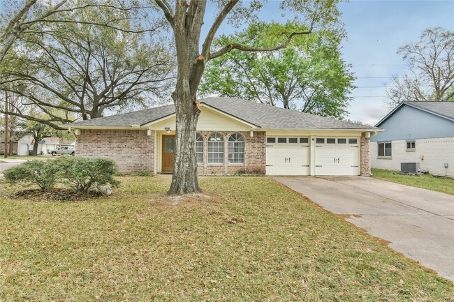 Building Photo - 13618 Piney Oaks Dr