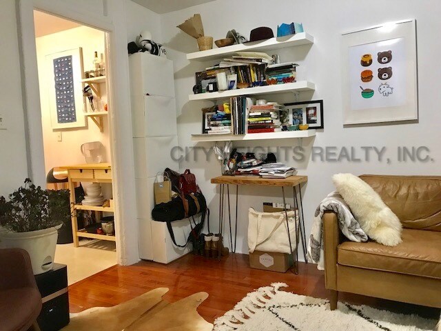 Foto del edificio - 207 E 5th St