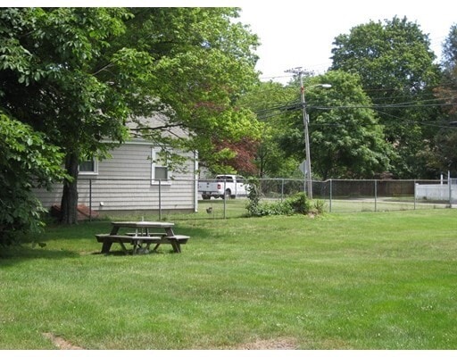 Building Photo - 153 Holten St