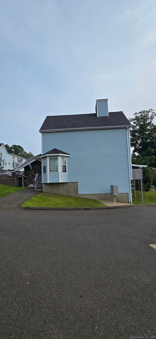 Foto del edificio - 106 Wakelee Rd