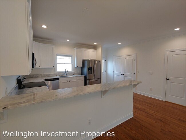 Building Photo - 3 br, 2.5 bath House - 1071 Park Ave