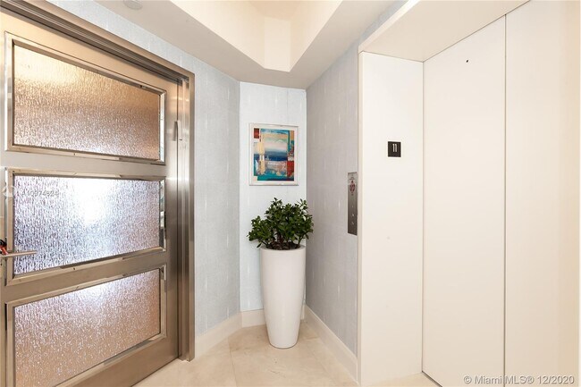 Foto del edificio - 6000 Island Blvd