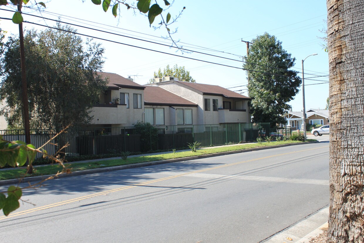 Primary Photo - 322 N San Antonio Ave