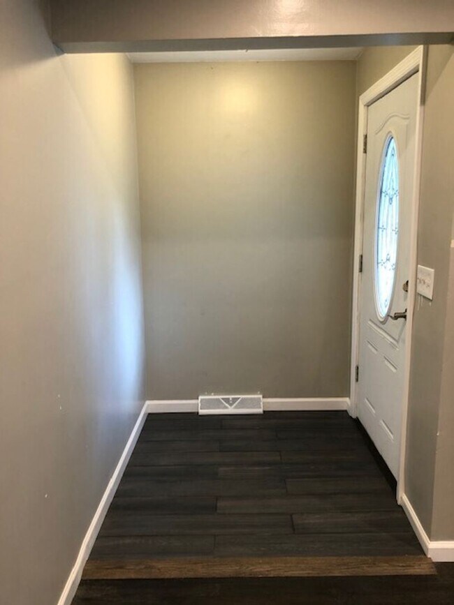 Building Photo - 3 br, 1.5 bath House - 4310 Greengarden Blvd