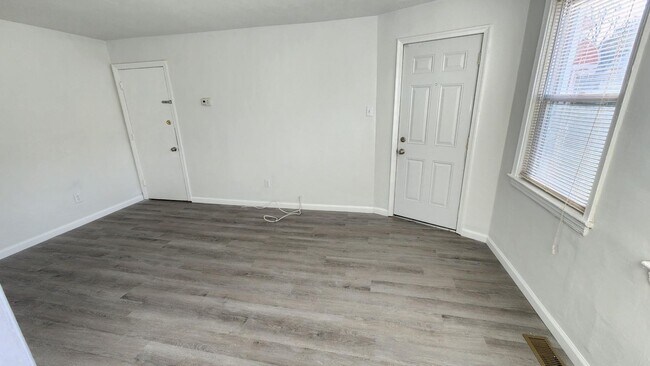 Foto del edificio - 4518 Fairfax Rd