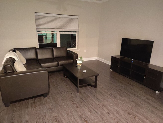 Building Photo - 205 Tiliwa Ct