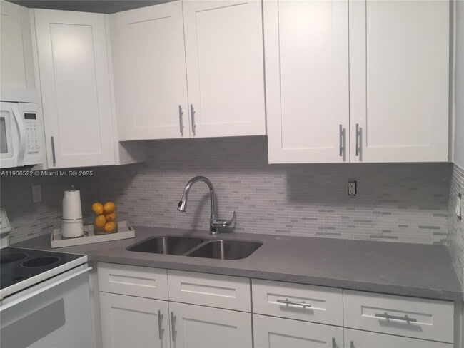 Building Photo - 1720 Funston St