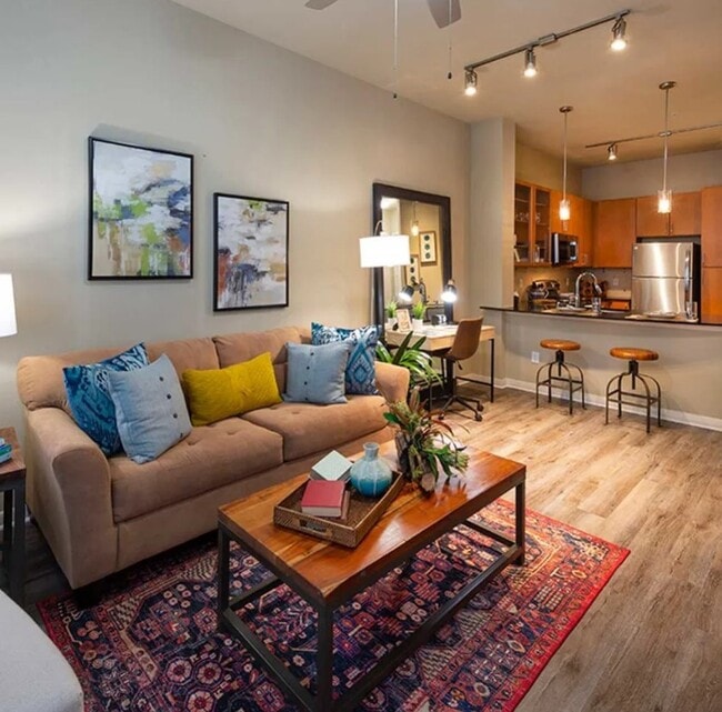 Building Photo - 5455 Richmond Ave.