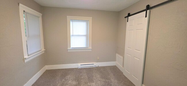 Building Photo - 3 Bedroom, 1 Bath home on North National for $950!