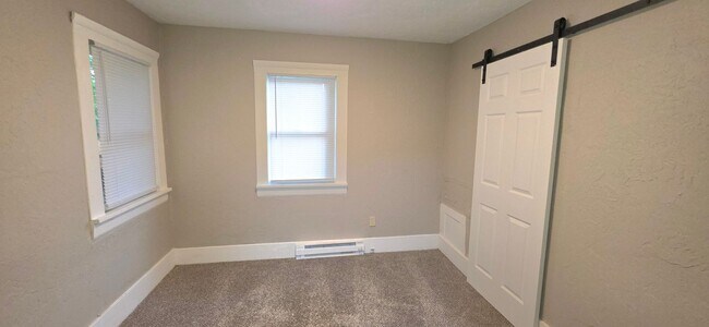 Foto del edificio - 3 Bedroom, 1 Bath home on North National for $950!