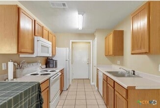 Building Photo - 1020 Sagewood Trail