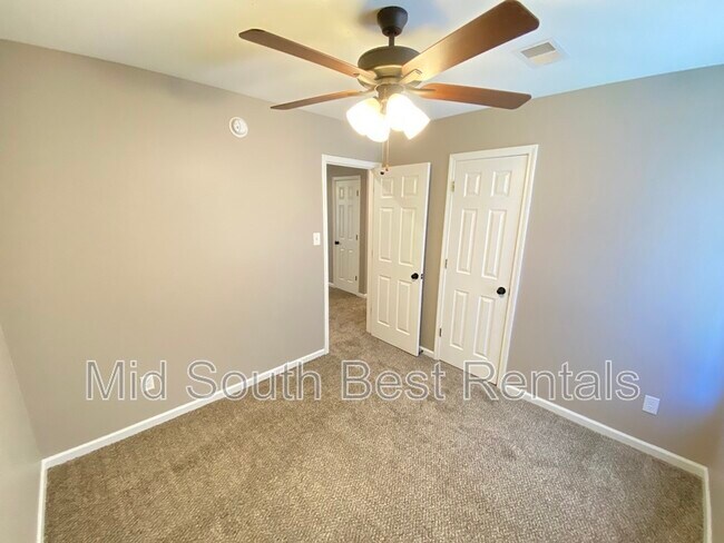 Foto del edificio - 5058 Bowdoin Dr