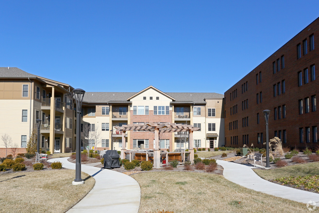 Foto del edificio - Friendship Village Chesterfield