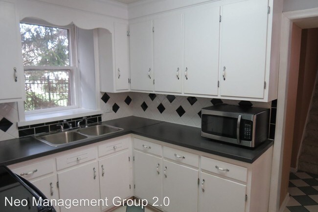Building Photo - 3 br, 2 bath House - 718 Hilltown Pike