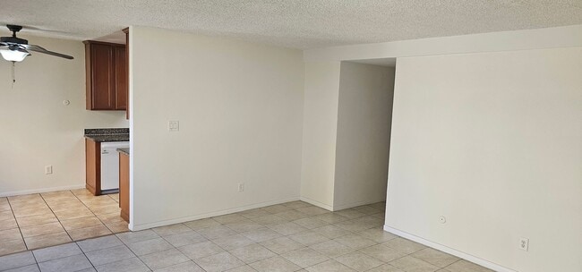 Building Photo - Remodeled 2bed 1.5 bath Ground level