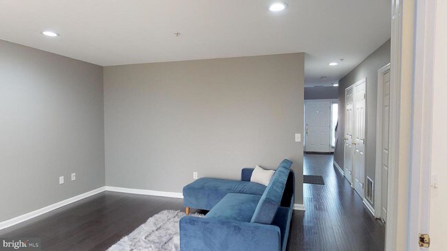 Building Photo - 10703 Vista Gardens Dr
