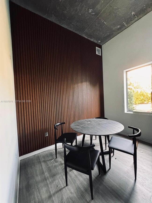 Foto del edificio - 3422 NW 5th Ave