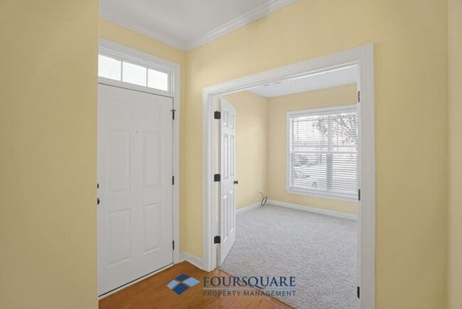 Building Photo - Lovely End-Unit Townhome with Office Space, Fenced Yard & Garage – Minutes from Downtown Raleigh