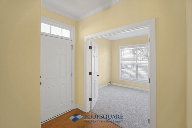 Foto del edificio - Lovely End-Unit Townhome with Office Space, Fenced Yard & Garage – Minutes from Downtown Raleigh