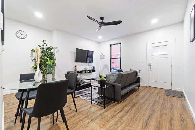 Sala de estar - 523 Alpine Ave