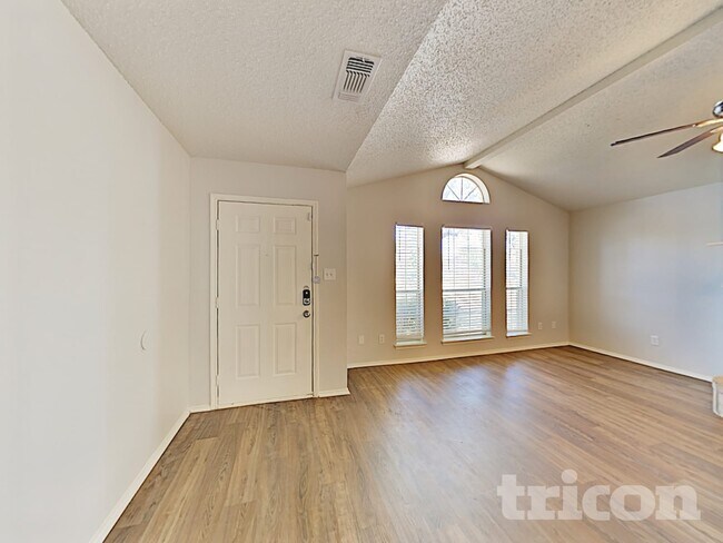 Building Photo - 714 Charles City Dr