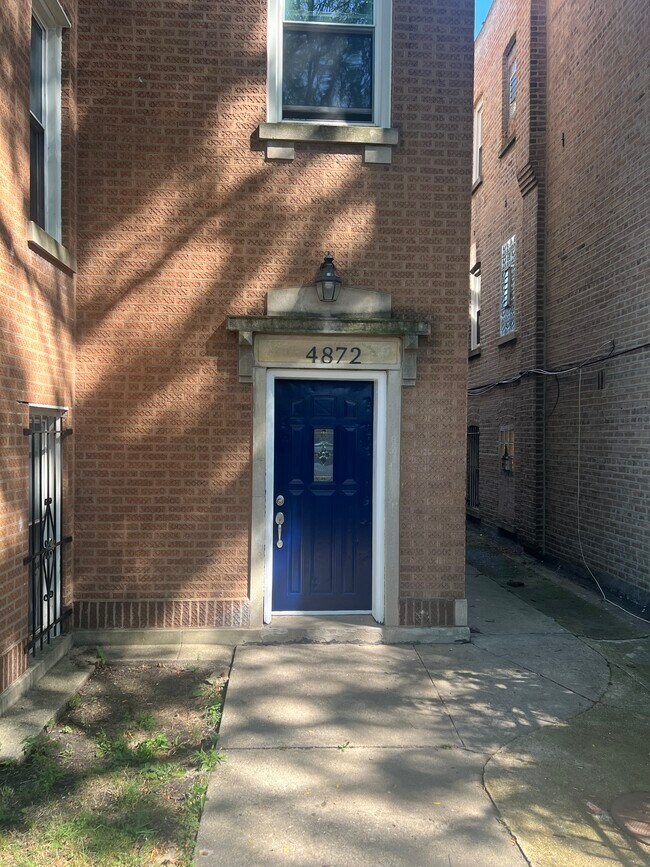 Foto del edificio - 4872 W Homer St